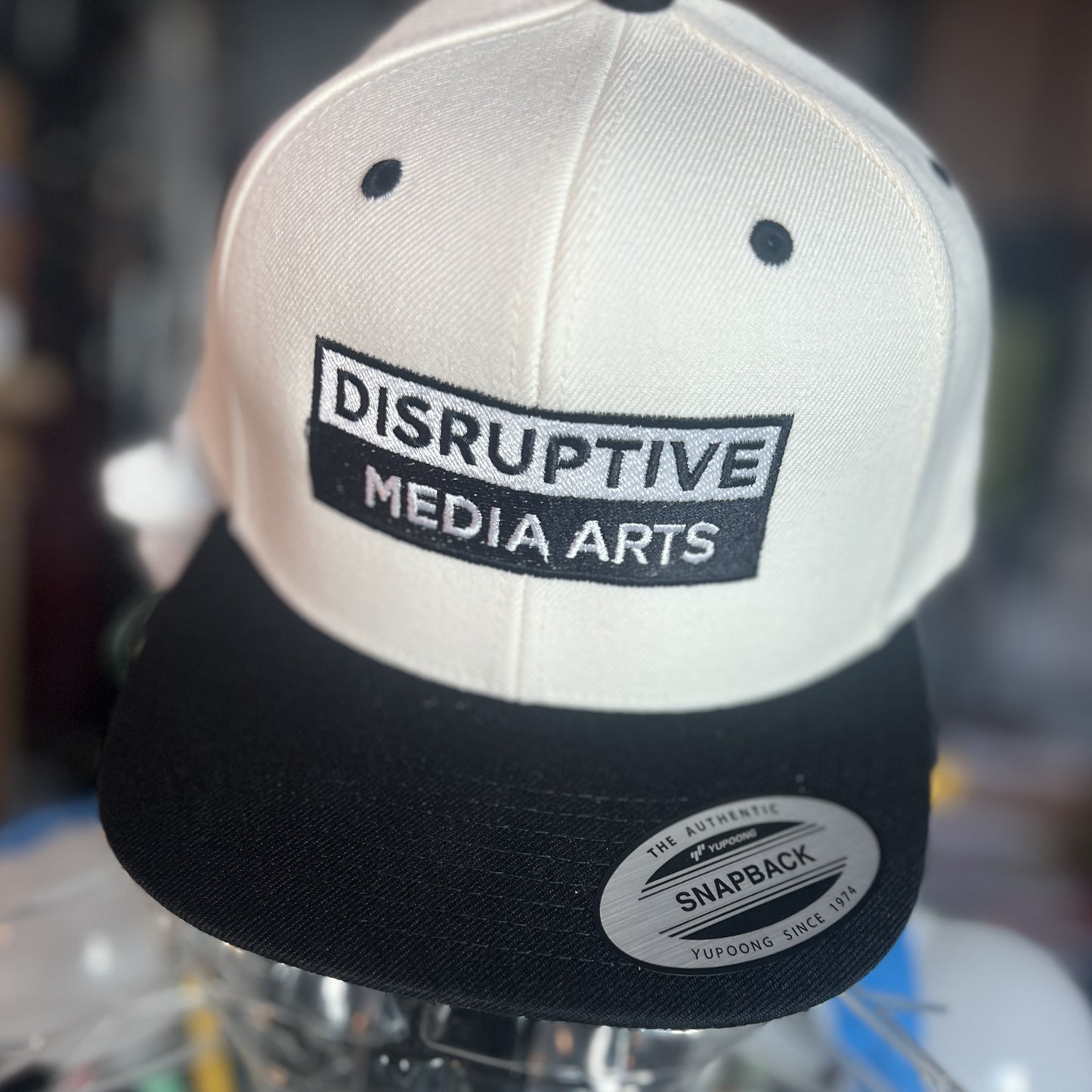[dNASAb] Flat Bill Snapback – High-Profile Resistance Cap, "Disruptive Media Arts" arsenal [Rockstar Edition]