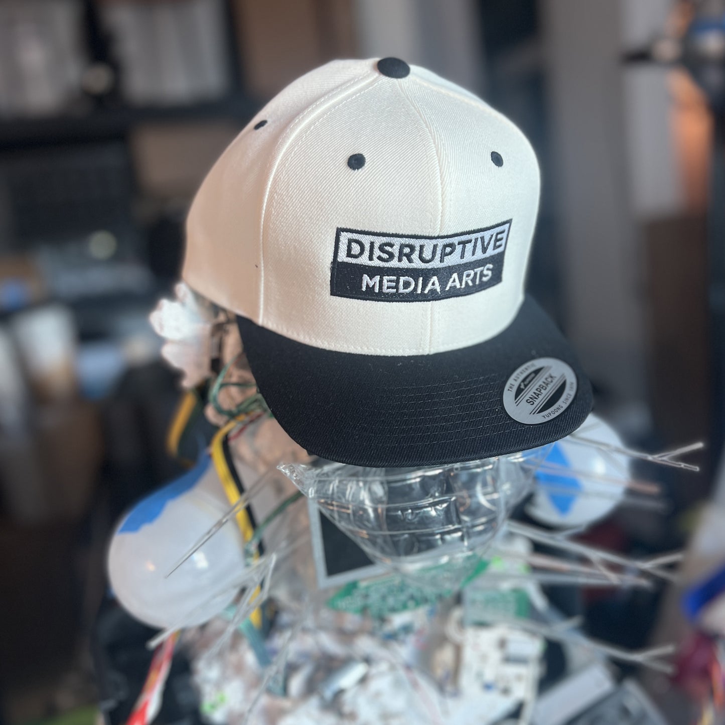 [dNASAb] Flat Bill Snapback – High-Profile Resistance Cap, "Disruptive Media Arts" arsenal [Rockstar Edition]